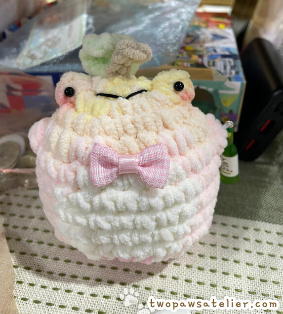 pastel peach froggy!